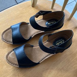 Clarks Artisan black leather wedge sandals size 8 1/2